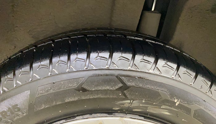 2015 Maruti Ertiga VXI, Petrol, Manual, 46,143 km, Left Rear Tyre Tread
