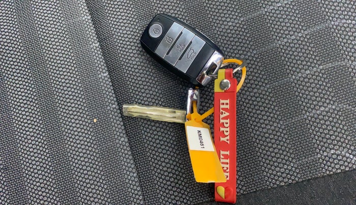 2022 KIA SONET HTK PLUS 1.0 IMT, Petrol, Manual, 14,388 km, Key Close Up