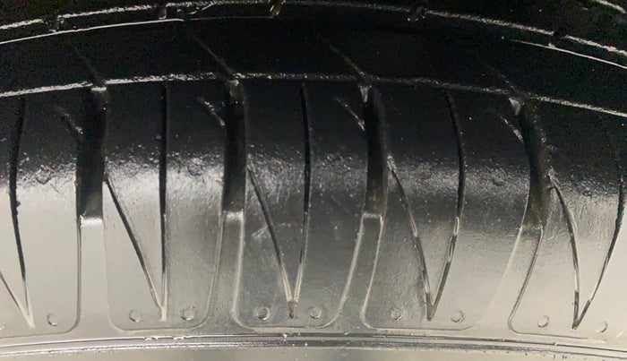 2022 KIA SONET HTK PLUS 1.0 IMT, Petrol, Manual, 14,388 km, Left Rear Tyre Tread