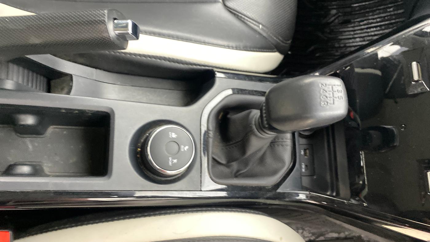 2023 Tata NEXON CREATIVE DUAL TONE 1.2 PETROL, Petrol, Manual, 13,722 km, Gear Lever