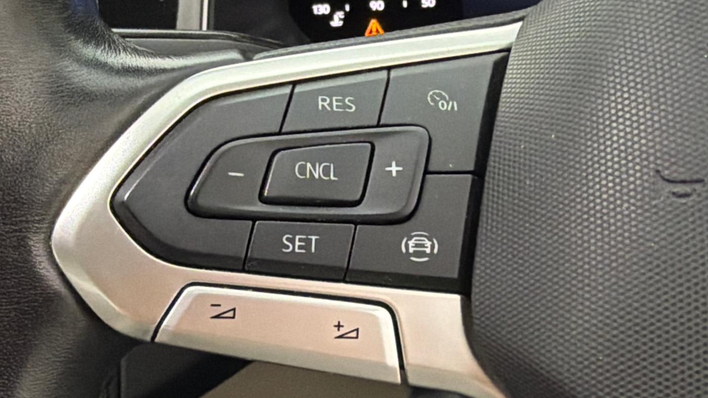 2022 Volkswagen VIRTUS TOPLINE TSI 1.0 MT, Petrol, Manual, 30,440 km, Adaptive Cruise Control