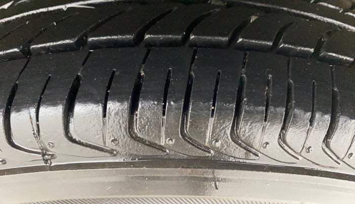 2016 Hyundai Eon ERA +, Petrol, Manual, 47,244 km, Left Rear Tyre Tread