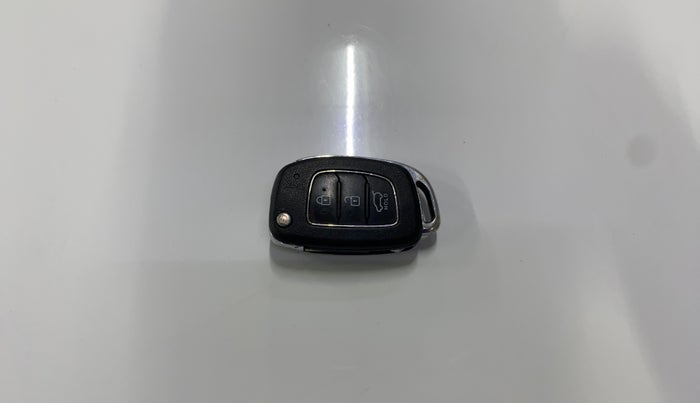 2020 Hyundai VENUE SX 1.0 TURBO IMT, Petrol, Manual, 56,077 km, Key Close Up