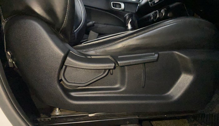 2020 Hyundai VENUE SX 1.0 TURBO IMT, Petrol, Manual, 56,077 km, Driver Side Adjustment Panel