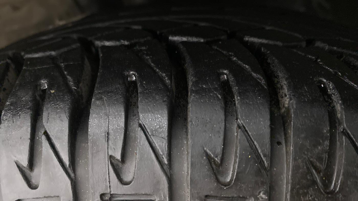 2010 Toyota Corolla Altis G DIESEL, Diesel, Manual, 51,139 km, Left Front Tyre Tread