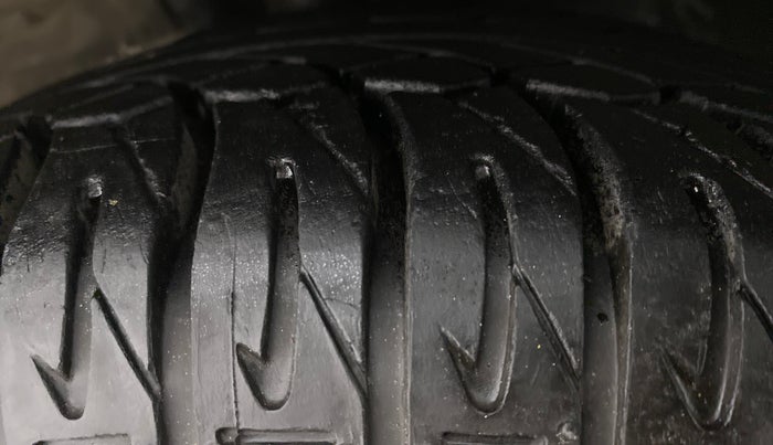 2010 Toyota Corolla Altis G DIESEL, Diesel, Manual, 51,139 km, Left Front Tyre Tread