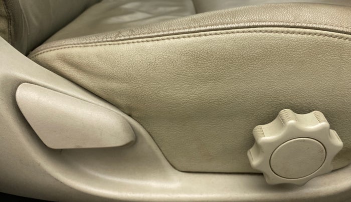 2010 Toyota Corolla Altis G DIESEL, Diesel, Manual, 51,139 km, Driver Side Adjustment Panel