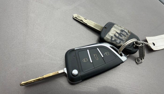 2016 Honda Jazz 1.2L I-VTEC SV, Petrol, Manual, 57,066 km, Key Close Up