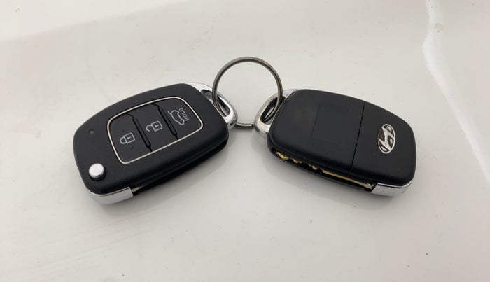 2018 Hyundai Creta E PLUS 1.6 PETROL, CNG, Manual, 47,131 km, Key Close Up