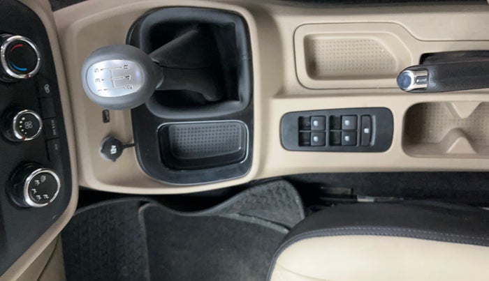 2023 Mahindra BOLERO NEO N10 R, Diesel, Manual, 70,777 km, Gear Lever