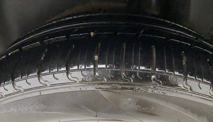 2019 Maruti Ciaz DELTA 1.5 SHVS MT PETROL, Petrol, Manual, 69,667 km, Left Rear Tyre Tread