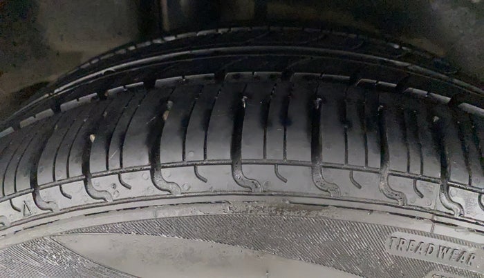 2019 Maruti Ciaz DELTA 1.5 SHVS MT PETROL, Petrol, Manual, 69,667 km, Right Rear Tyre Tread