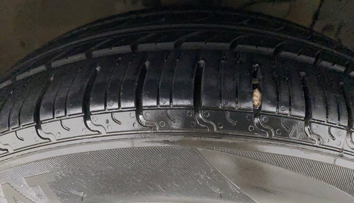 2019 Maruti Ciaz DELTA 1.5 SHVS MT PETROL, Petrol, Manual, 69,667 km, Right Front Tyre Tread
