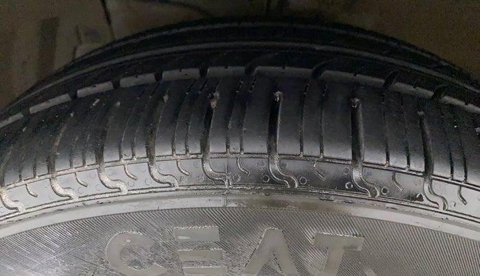 2019 Maruti Ciaz DELTA 1.5 SHVS MT PETROL, Petrol, Manual, 69,667 km, Left Front Tyre Tread