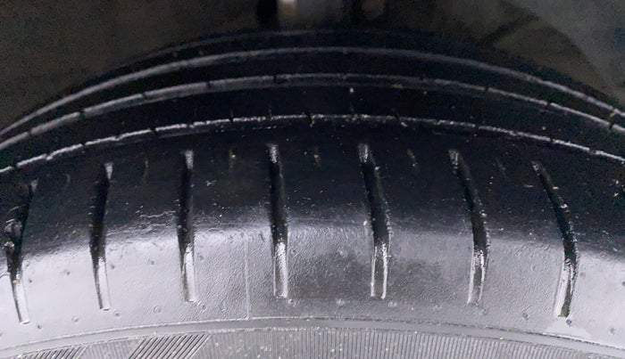 2018 Maruti Baleno ALPHA 1.2K12  AT, Petrol, Automatic, 32,837 km, Right Front Tyre Tread