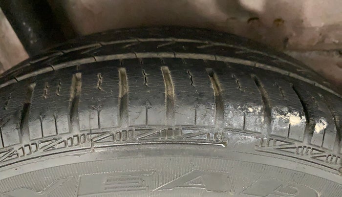 2013 Honda Amaze 1.2L I-VTEC S, Petrol, Manual, 30,322 km, Right Rear Tyre Tread