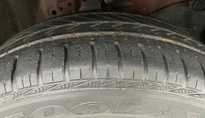 2013 Honda Amaze 1.2L I-VTEC S, Petrol, Manual, 30,322 km, Right Front Tyre Tread