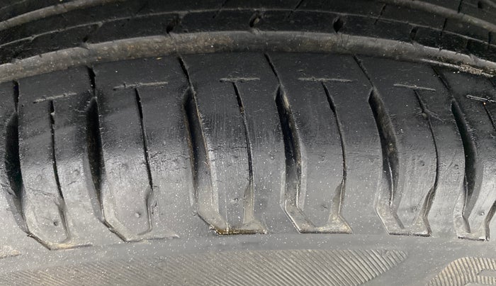 2016 Maruti Baleno SIGMA PETROL 1.2, Petrol, Manual, 1,01,466 km, Right Rear Tyre Tread