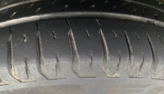 2016 Maruti Baleno SIGMA PETROL 1.2, Petrol, Manual, 1,01,466 km, Left Front Tyre Tread