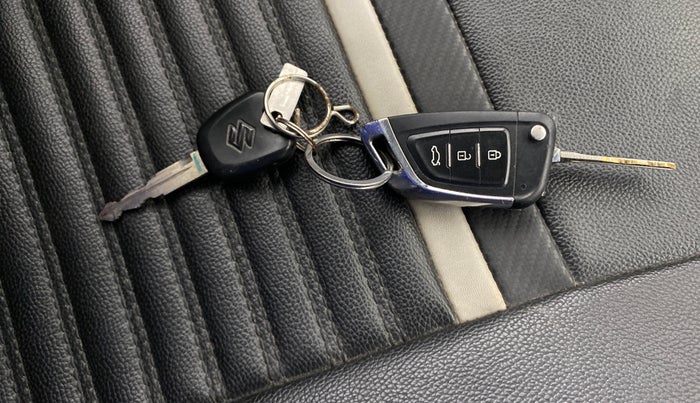 2016 Maruti Baleno SIGMA PETROL 1.2, Petrol, Manual, 1,01,466 km, Key Close Up