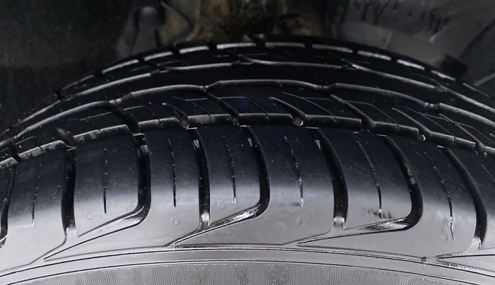 2017 Renault Duster RXZ DIESEL 110, Diesel, Manual, 23,917 km, Right Front Tyre Tread