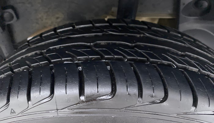 2017 Renault Duster RXZ DIESEL 110, Diesel, Manual, 23,917 km, Left Rear Tyre Tread