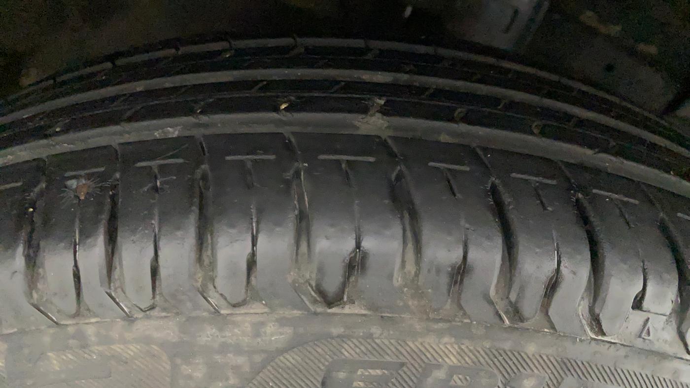 2014 Maruti Swift VXI, Petrol, Manual, 60,492 km, Right Rear Tyre Tread