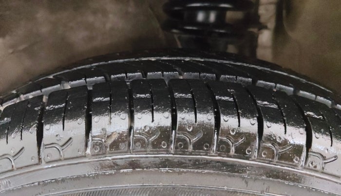 2016 Maruti Alto 800 LXI, Petrol, Manual, 56,363 km, Left Front Tyre Tread