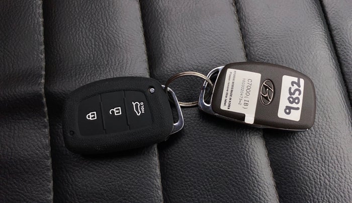 2016 Hyundai Elite i20 ASTA 1.2 (O), Petrol, Manual, 61,013 km, Key Close Up