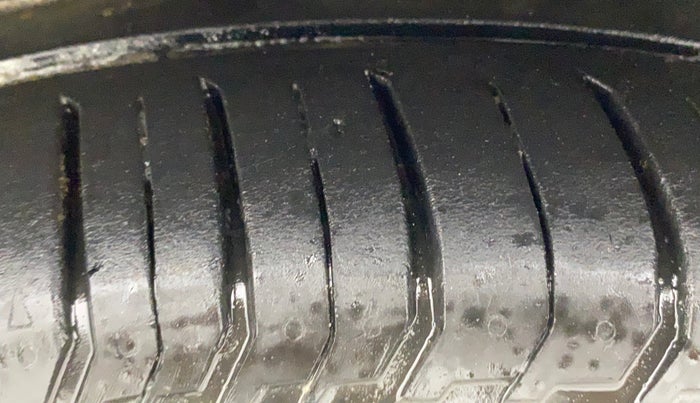 2016 Hyundai Elite i20 ASTA 1.2 (O), Petrol, Manual, 61,013 km, Left Front Tyre Tread