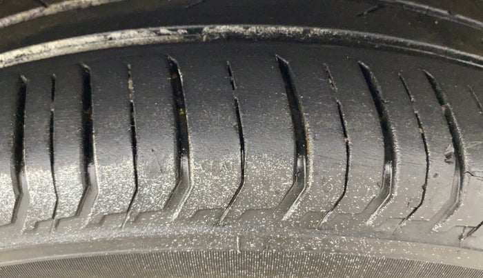 2016 Hyundai Elite i20 ASTA 1.2 (O), Petrol, Manual, 61,013 km, Right Front Tyre Tread