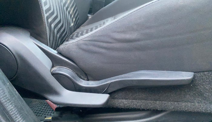 2021 Maruti Swift VXI, Petrol, Manual, 36,985 km, Driver Side Adjustment Panel