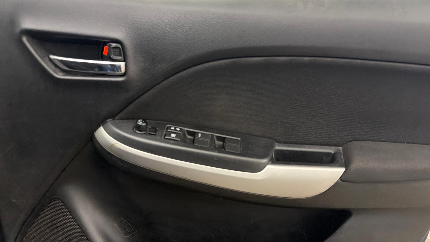 2017 Maruti Baleno DELTA PETROL 1.2, Petrol, Manual, 65,381 km, Driver Side Door Panels Control