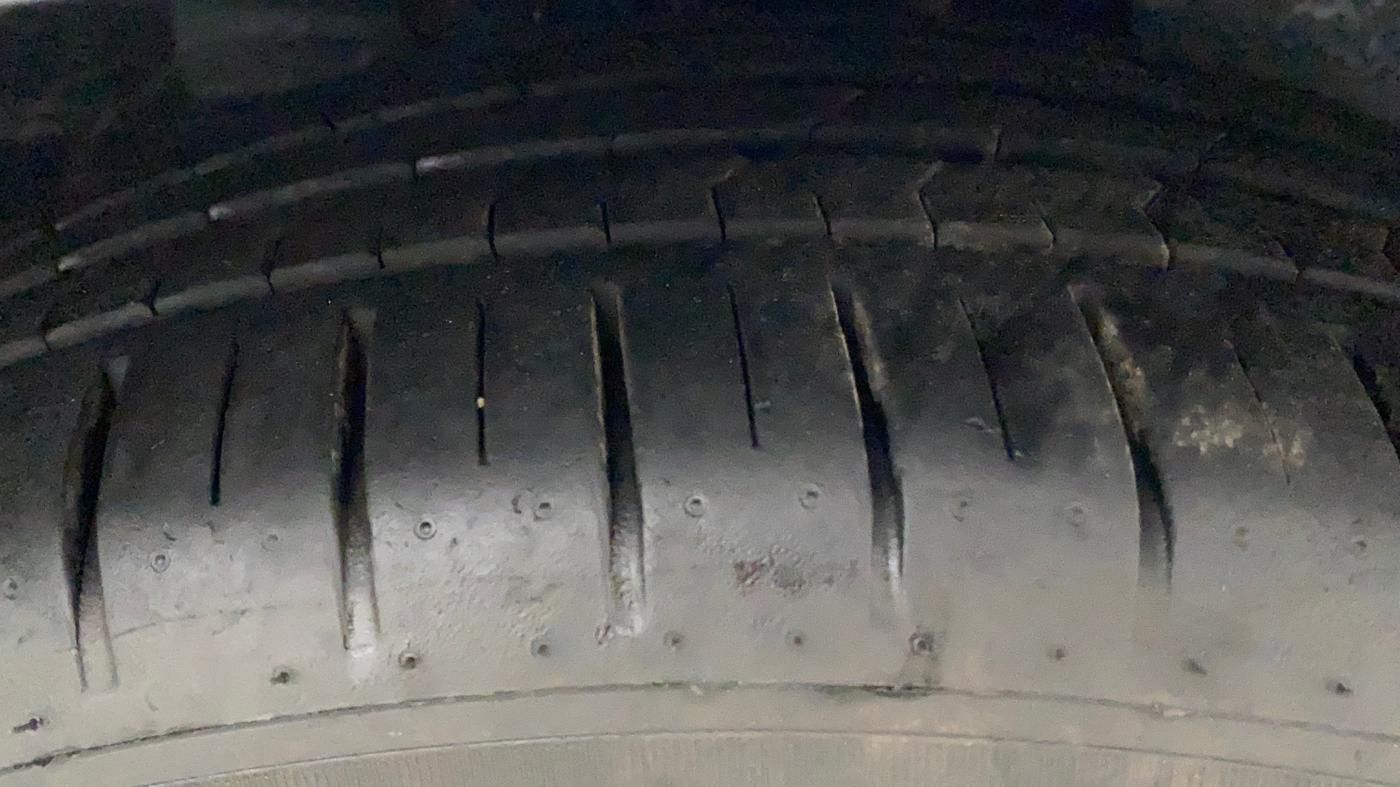 2020 Ford Figo Aspire TITANIUM 1.2 PETROL, Petrol, Manual, 39,240 km, Right Front Tyre Tread