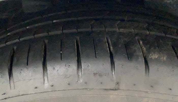 2020 Ford Figo Aspire TITANIUM 1.2 PETROL, Petrol, Manual, 39,240 km, Right Front Tyre Tread