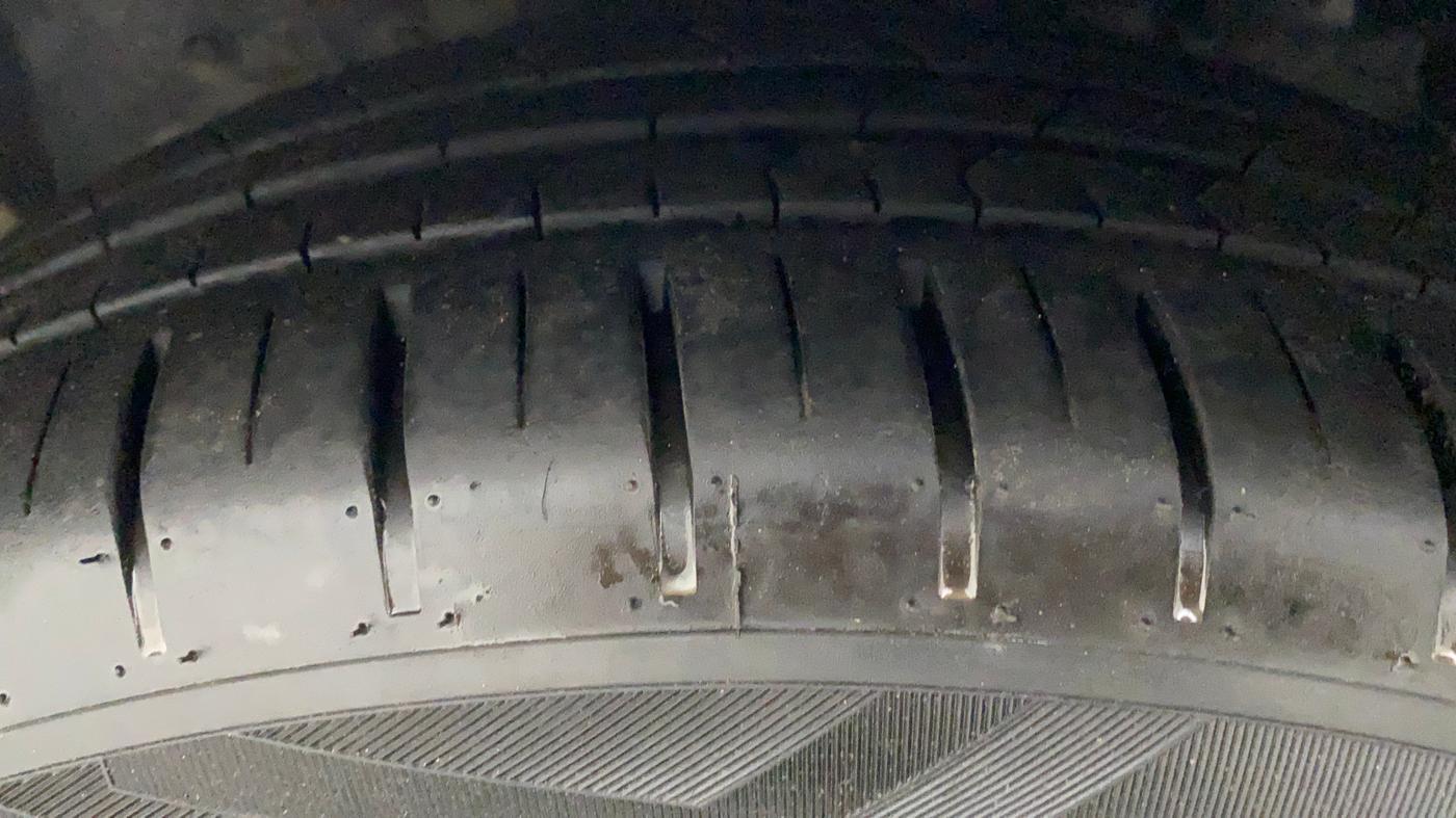 2020 Ford Figo Aspire TITANIUM 1.2 PETROL, Petrol, Manual, 39,240 km, Left Front Tyre Tread