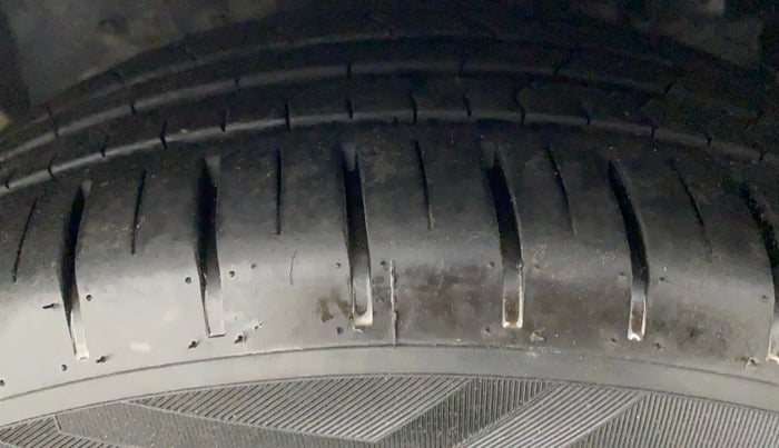2020 Ford Figo Aspire TITANIUM 1.2 PETROL, Petrol, Manual, 39,240 km, Left Front Tyre Tread