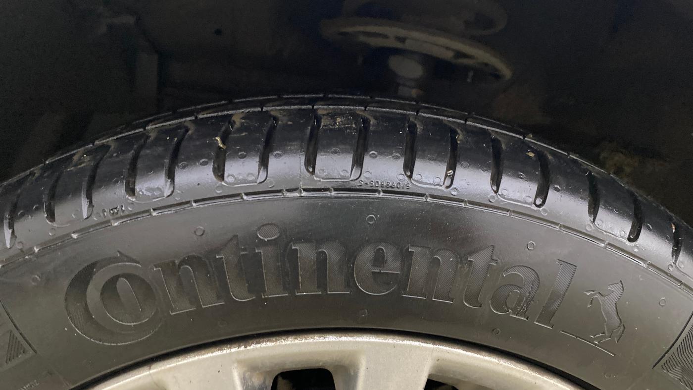 2016 Maruti Ciaz ZXI+ AT, Petrol, Automatic, 65,370 km, Left Front Tyre Tread