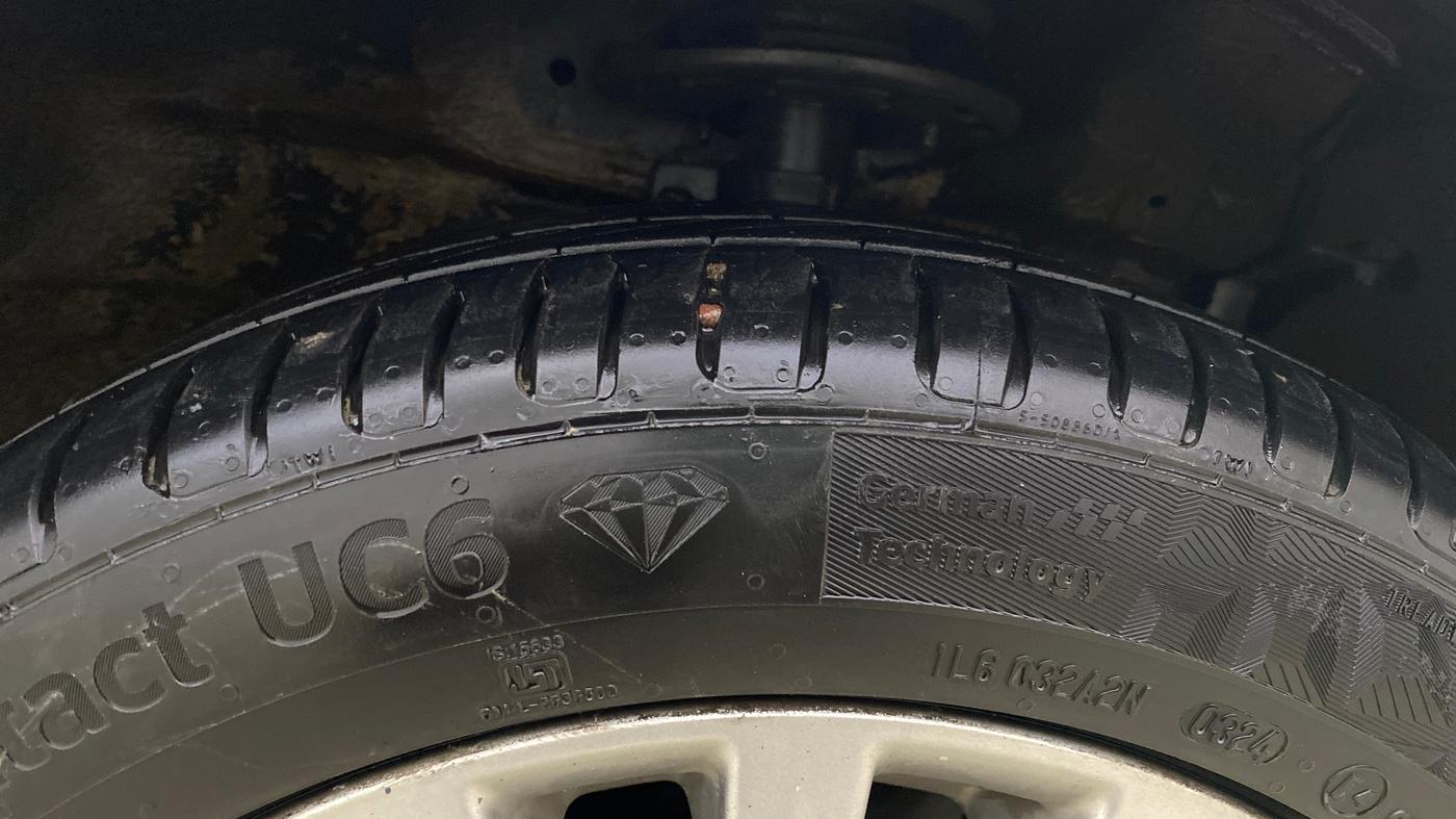 2016 Maruti Ciaz ZXI+ AT, Petrol, Automatic, 65,370 km, Right Front Tyre Tread