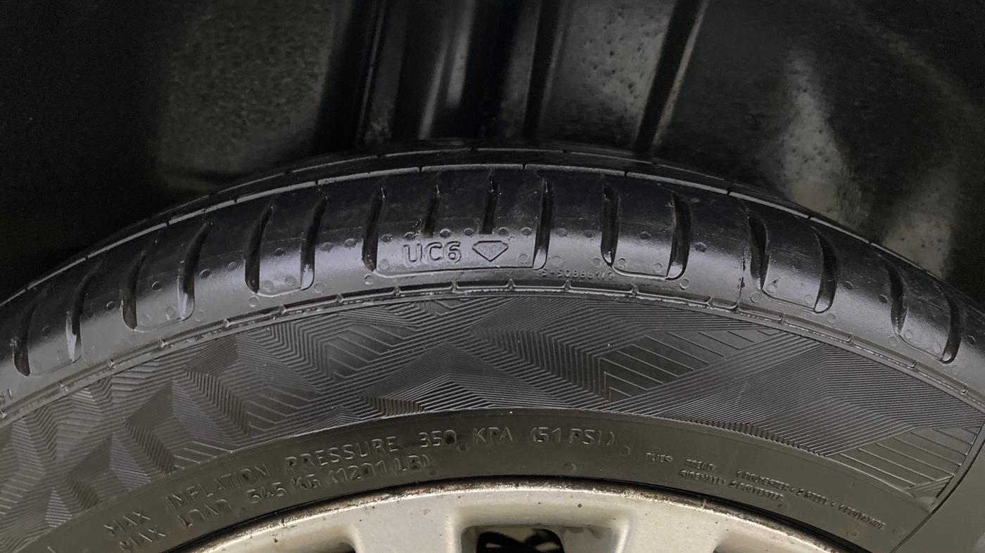 2016 Maruti Ciaz ZXI+ AT, Petrol, Automatic, 65,370 km, Right Rear Tyre Tread