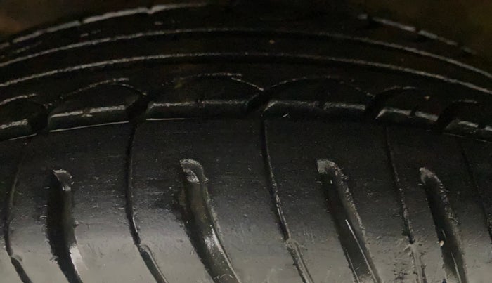 2014 Hyundai Grand i10 SPORTZ 1.2 KAPPA VTVT, Petrol, Manual, 25,663 km, Left Front Tyre Tread