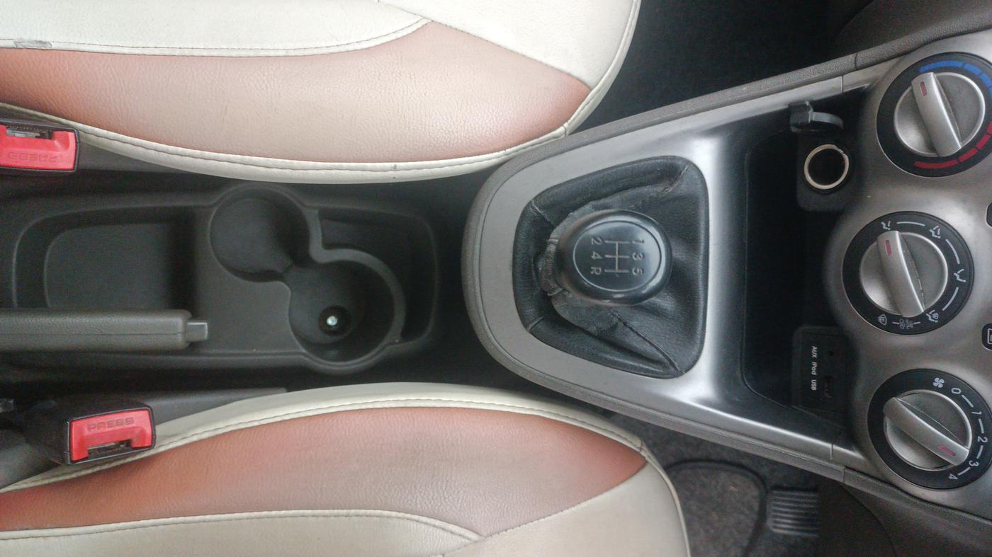 2013 Hyundai i10 SPORTZ 1.2, Petrol, Manual, 73,941 km, Gear Lever