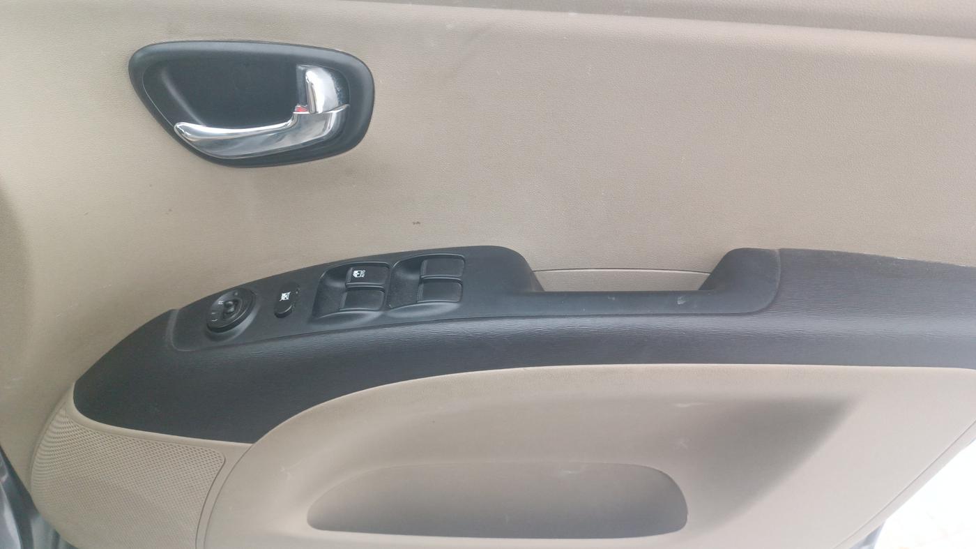 2013 Hyundai i10 SPORTZ 1.2, Petrol, Manual, 73,941 km, Driver Side Door Panels Control