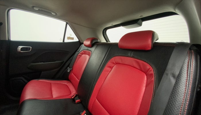 2019 Hyundai VENUE SX PLUS 1.0 TURBO DCT, Petrol, Automatic, 1,17,339 km, Right Side Rear Door Cabin