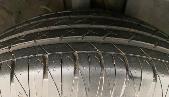 2019 Hyundai VENUE SX PLUS 1.0 TURBO DCT, Petrol, Automatic, 1,17,339 km, Right Front Tyre Tread