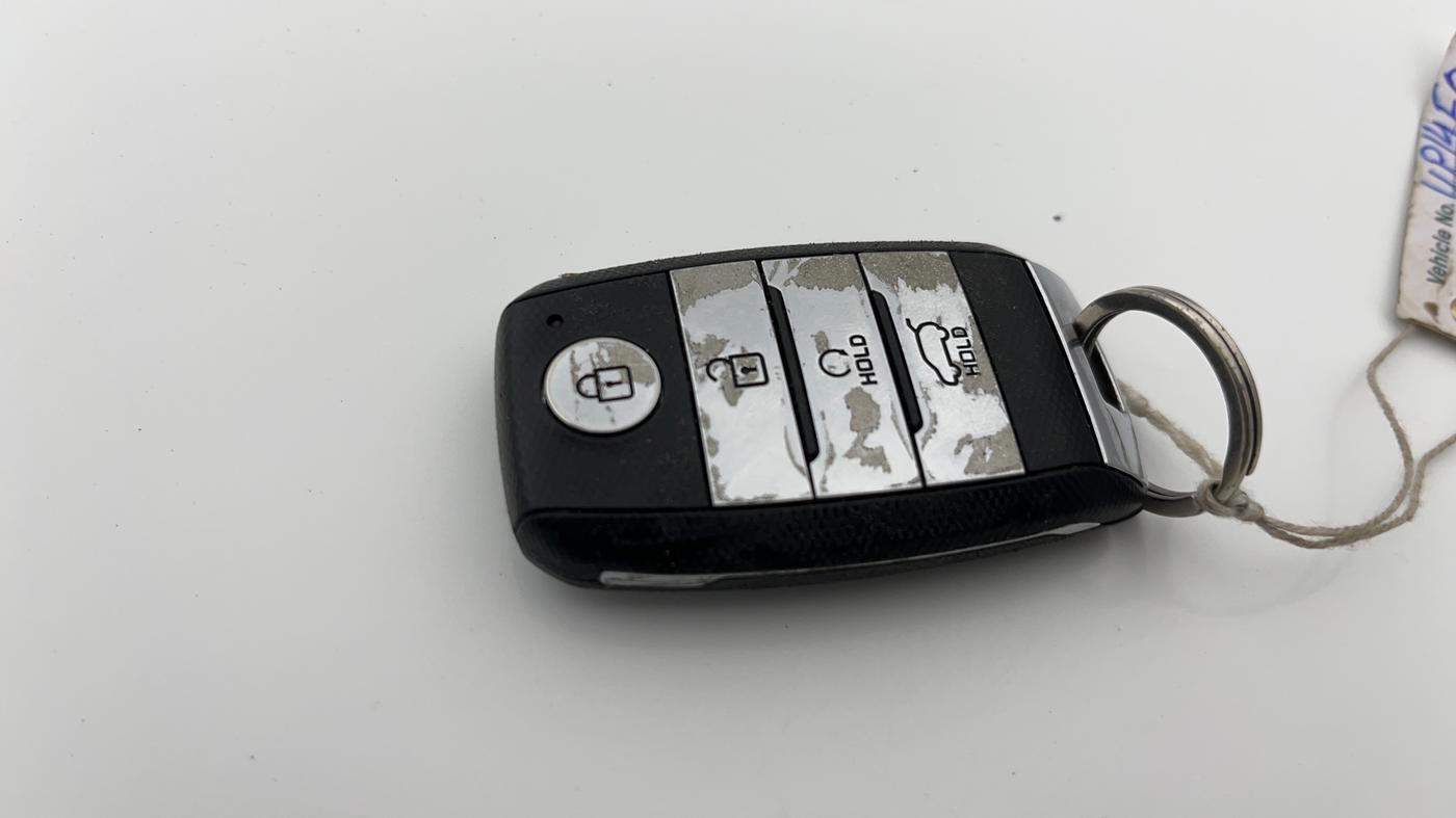 2023 KIA CARENS LUXURY PLUS 1.5 DIESEL AT 7 STR, Diesel, Automatic, 47,522 km, Key Close Up