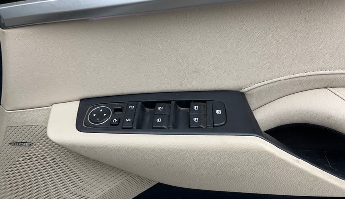 2023 KIA CARENS LUXURY PLUS 1.5 DIESEL AT 7 STR, Diesel, Automatic, 47,489 km, Driver Side Door Panels Control