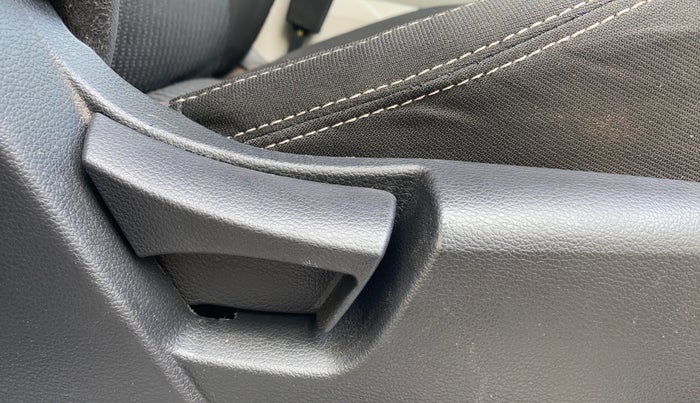 2023 Mahindra XUV300 W4 1.5 DIESEL, Diesel, Manual, 43,274 km, Driver Side Adjustment Panel