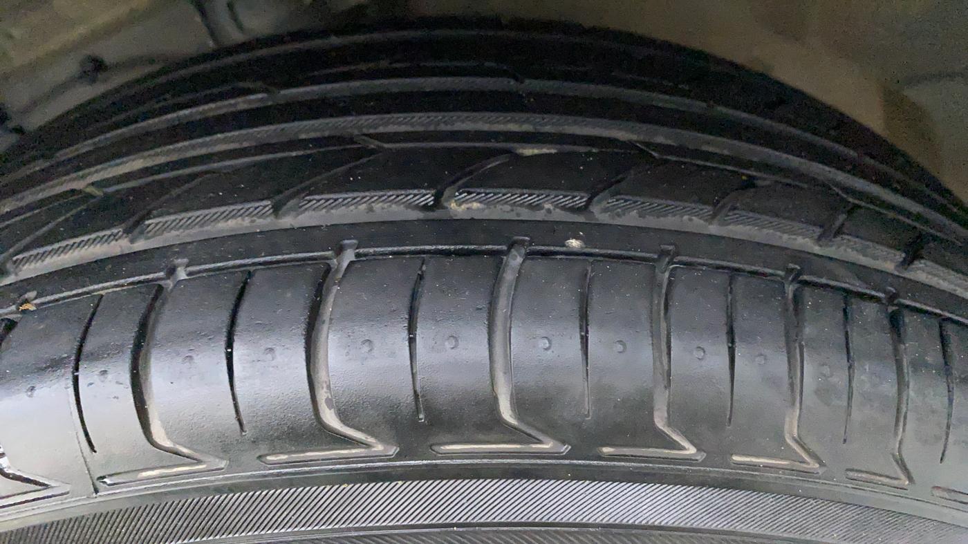 2013 Maruti Swift Dzire ZDI, Diesel, Manual, 24,717 km, Left Front Tyre Tread