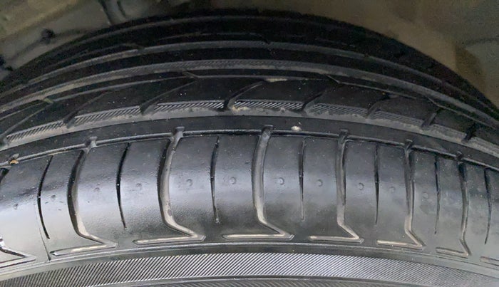 2013 Maruti Swift Dzire ZDI, Diesel, Manual, 24,717 km, Left Front Tyre Tread